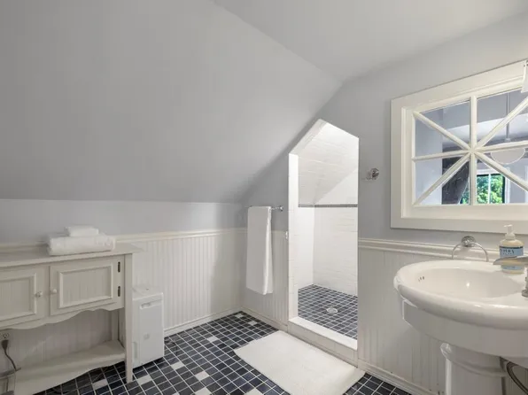 2707 Hayes St NE, Minneapolis, MN 55418