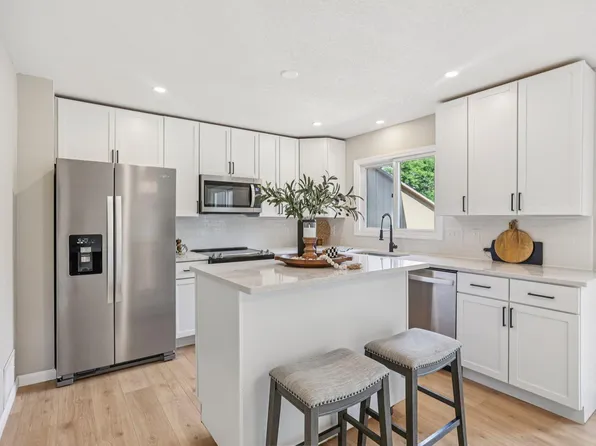 188 River Woods Ln, Burnsville, MN 55337