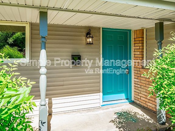 2nd image of 3221 Beechwood Dr