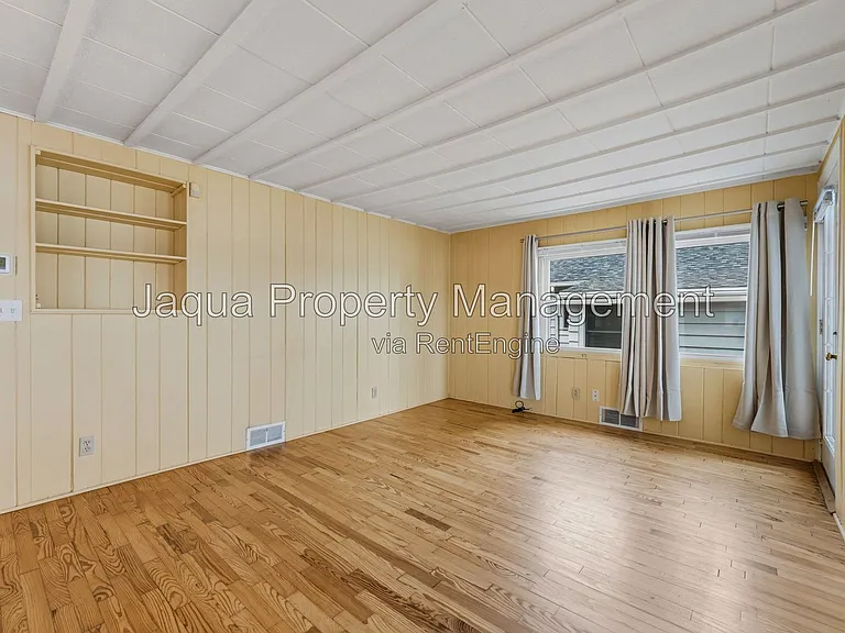1209 Lakeview Dr — Photo 14