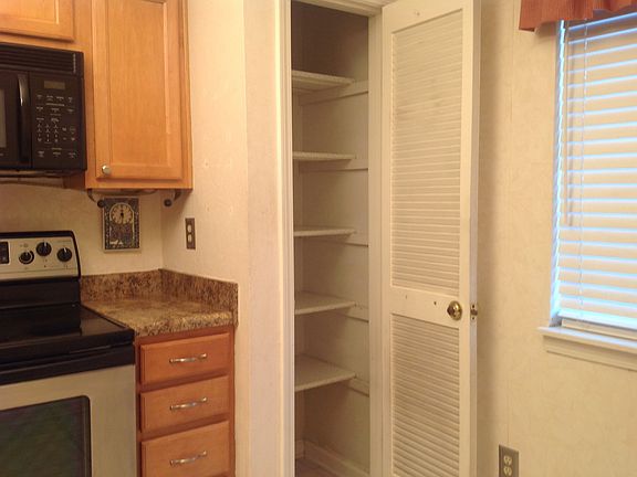Kitchen pantry