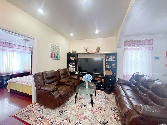 5th image of 10939 164th St