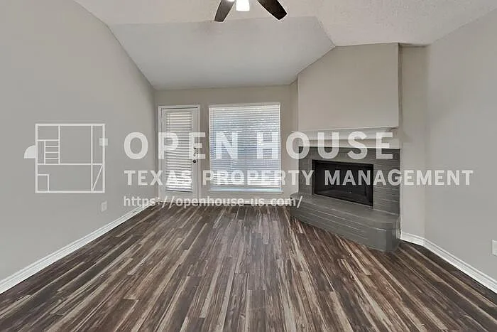 3 bed, 2.0 bath, 1436 sqft, $2,100 — Photo 3