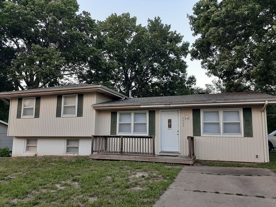 1st image of 1209 S Skyline Dr