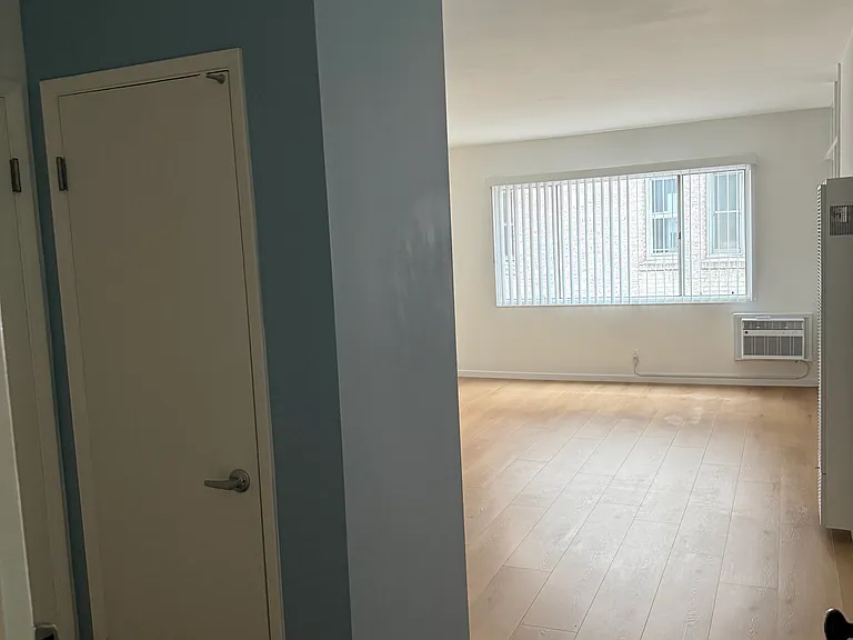 525 S Kenmore Ave #9 — Photo 5