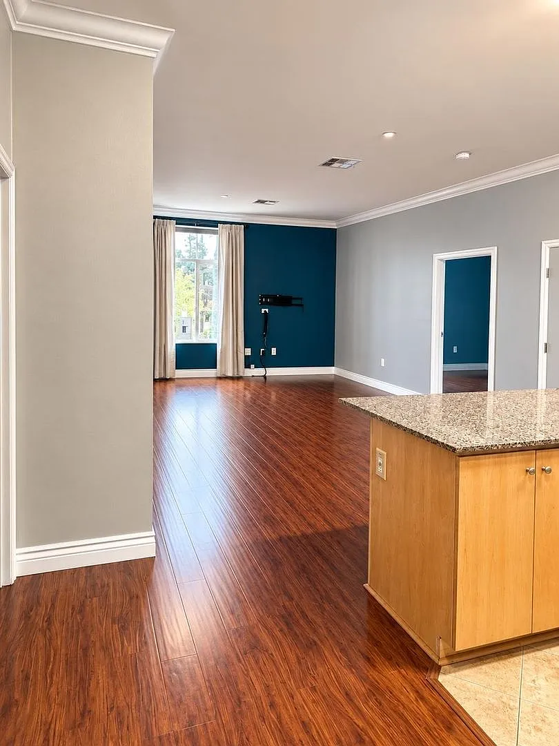 3 Bedroom Townhome in Downtown Anaheim - $150 Off 1st Month's Rent. — Photo 3