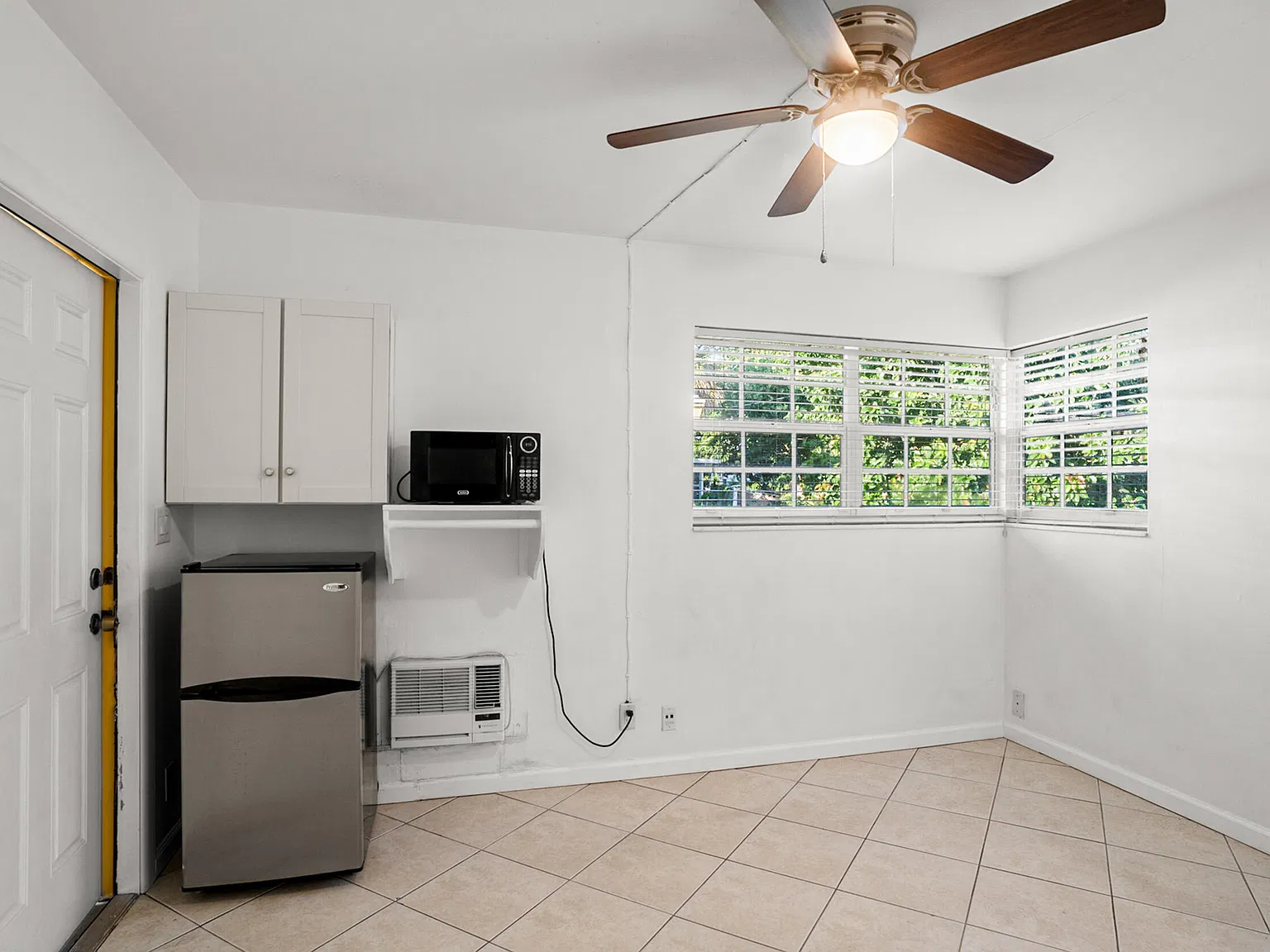 Studio, 1.0 bath, 300 sqft, $1,450 — Photo 3