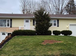 828 Shirlen Dr, Quincy, IL 62301