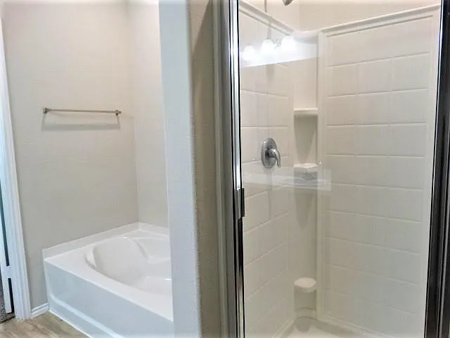 3 bed, 2.0 bath, 1297 sqft, $1,785 — Photo 3