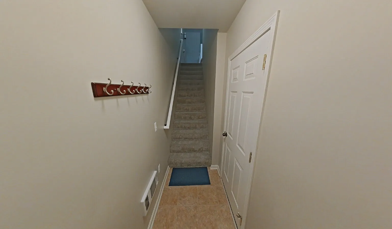 2 bed, 3.0 bath, 1702 sqft, $2,400 — Photo 2
