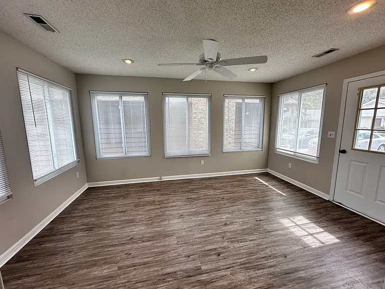 6536 Valene Ct — Photo 20