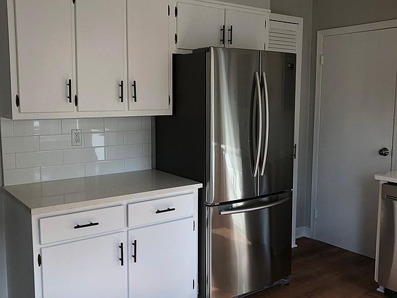 5th image of 246 Roselle St