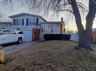 8945 Robin Dr, Des Plaines, IL