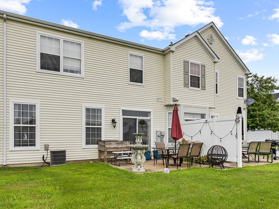 2nd image of 302 Parkside Dr