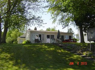 10187 Poplar Dr NE, Rockford, MI 49341