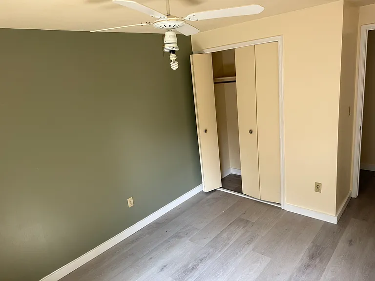 956 Barclay Ln #956 — Photo 3