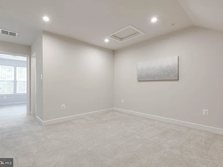 7523 Bharat Way — Photo 34
