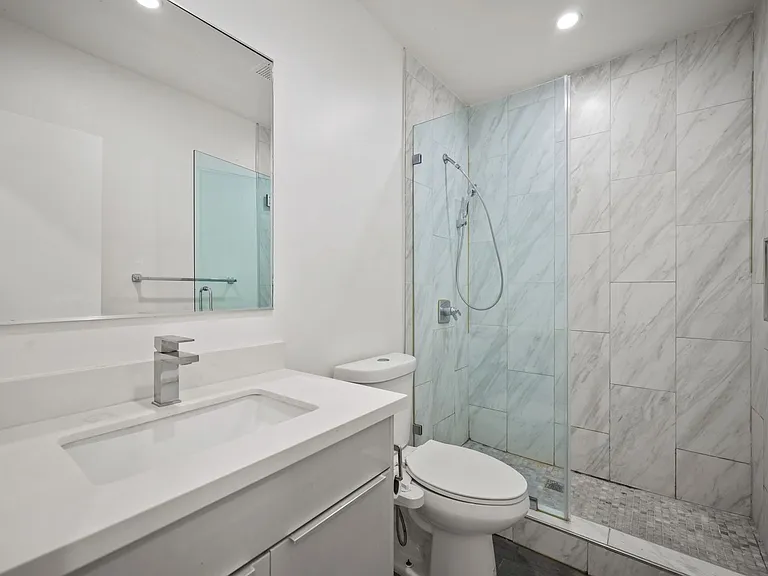 1333 W 36th Place Apartments — Photo 21