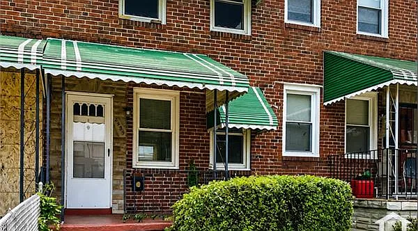 2439 Ashton St — Photo 1