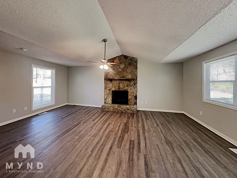 5924 Sutton Dr — Photo 6