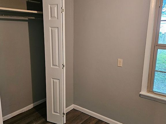 4th image of 1208 Henning Ave