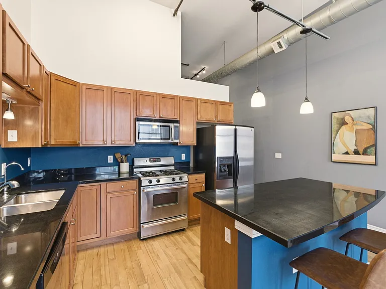 2441 N Broadway #203 — Photo 12