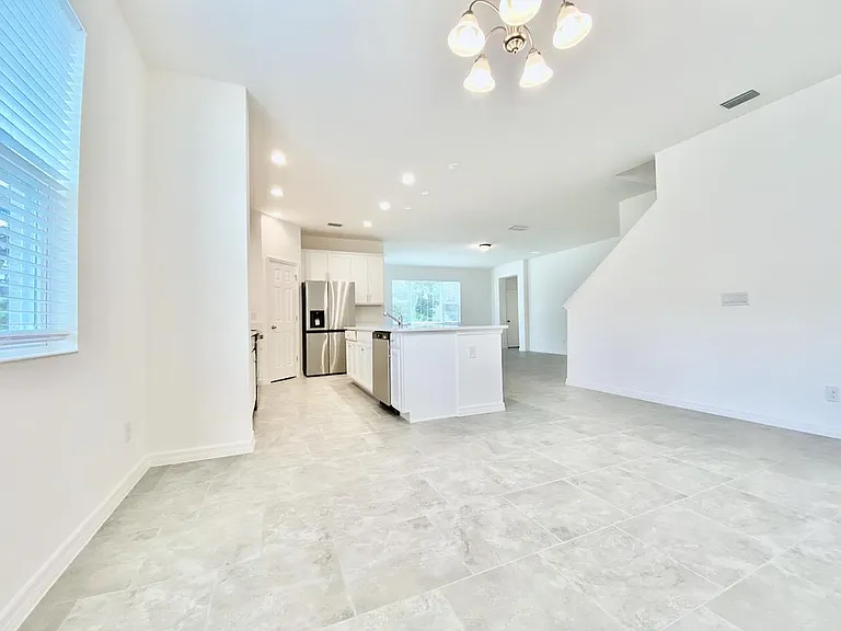 924 Avenal Ln — Photo 12