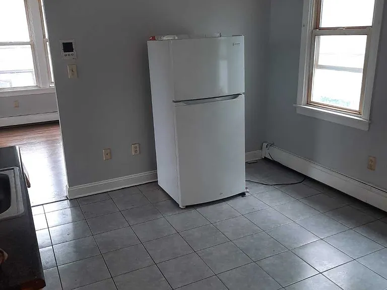 1208 Lincoln St #3 — Photo 3