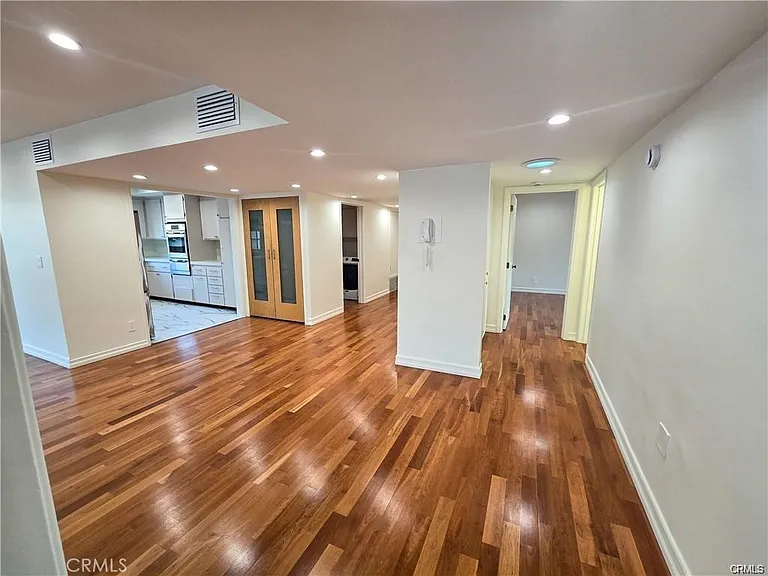 1310 Roxbury Dr #302 — Photo 27