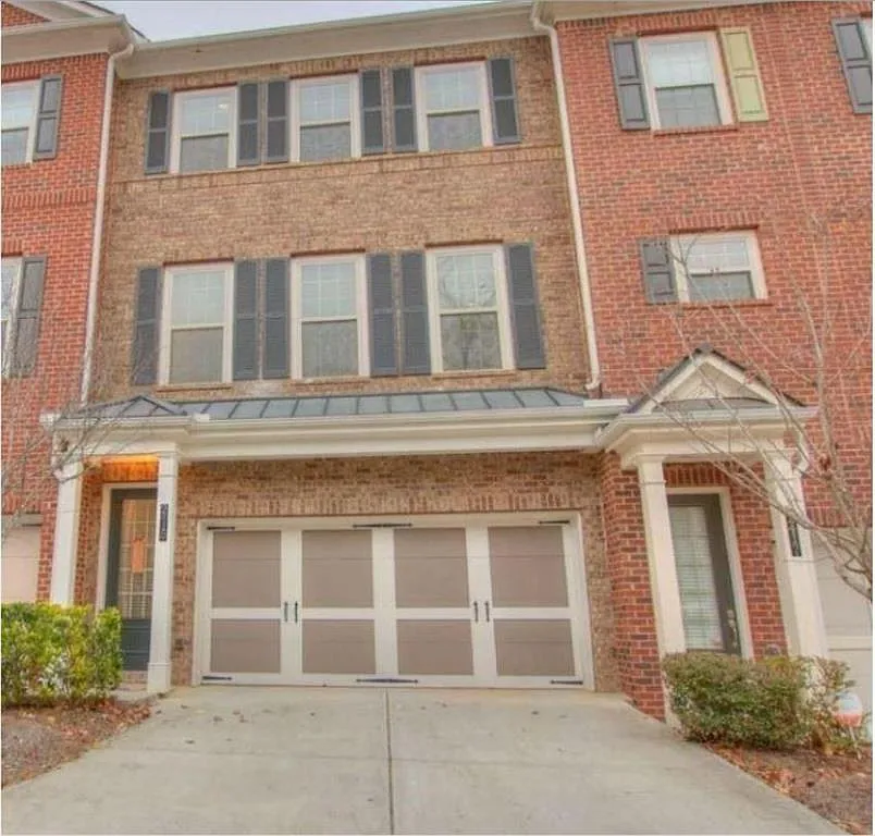 4 bed, 3.5 bath, 2448 sqft, $3,000 — Photo 2