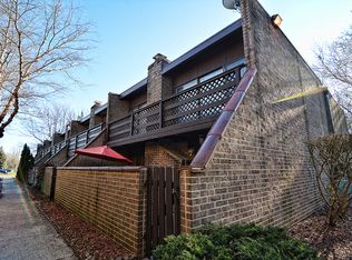 405 Kenneth Cir #105, Elgin, IL 60120