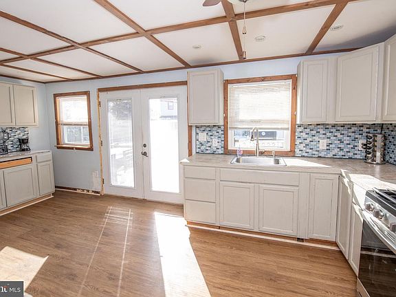 5th image of 618 Cedar Ave