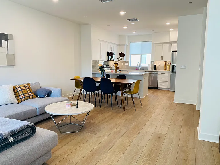 2317 W Broadway #93 — Photo 6