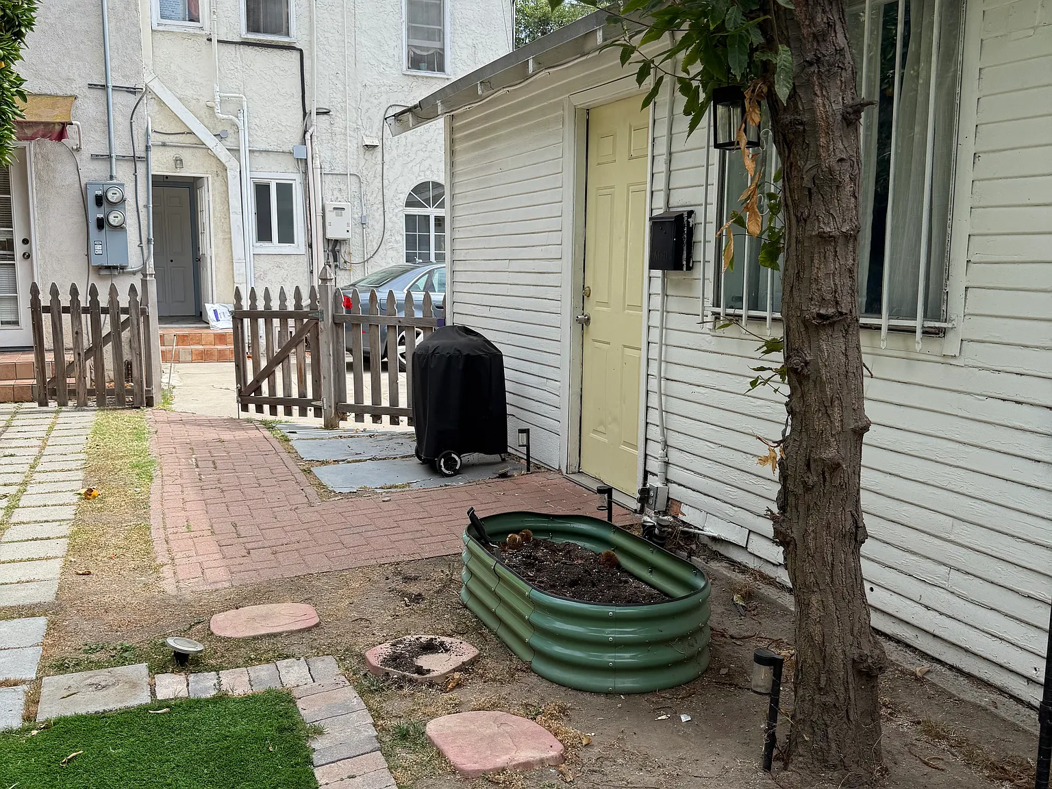 4425 Avocado St — Photo 3