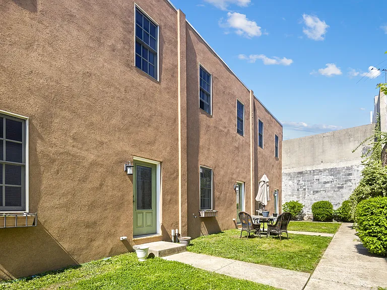 2355 E York St #C — Photo 22