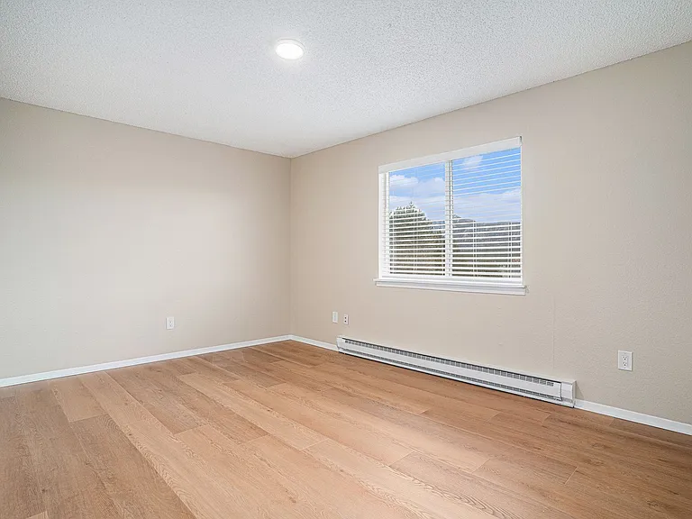 Fully Updated 2BD Condo — Photo 10