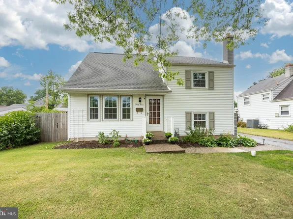 43 Robarts Dr, Phoenixville, PA 19460