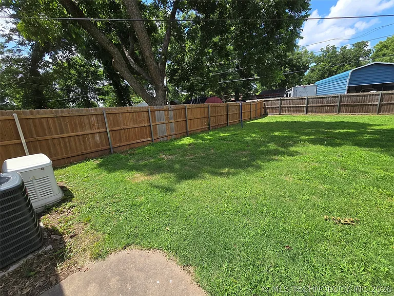 237 E 45th Pl — Photo 22
