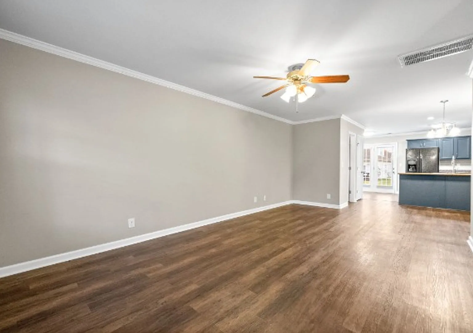 Half Price First Month Rent! Nice Townhome Close To Tennova & I24 — Photo 2