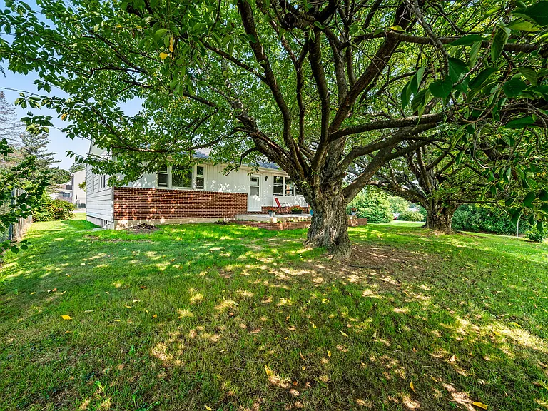2340 Bridgewater Rd — Photo 1
