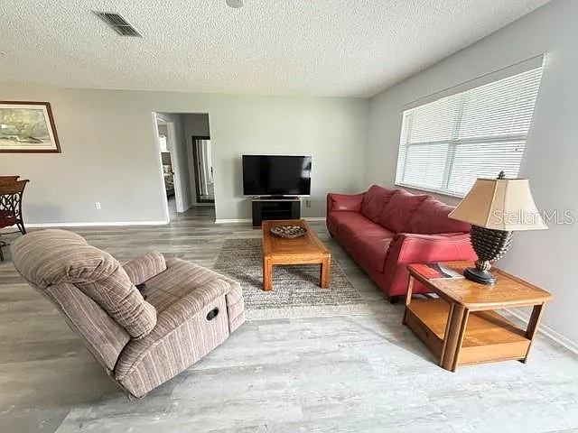 335 San Marino Dr — Photo 3