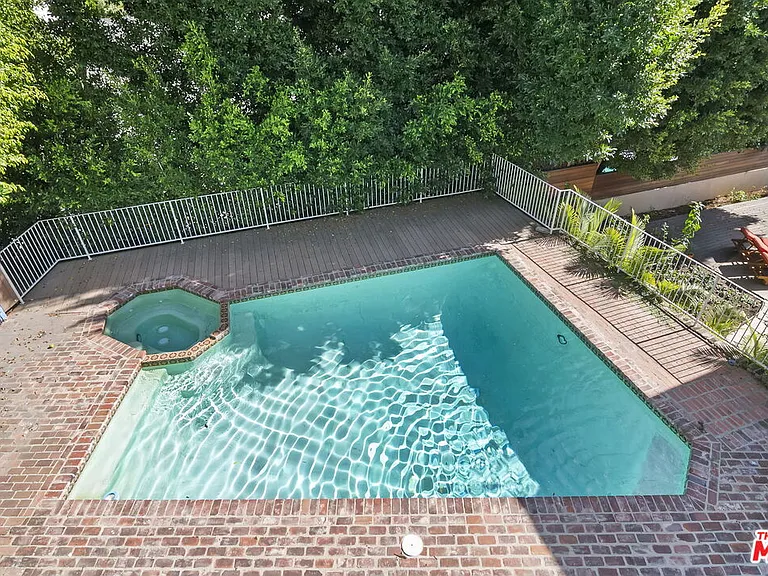 1478 Sunset Plaza Dr — Photo 26