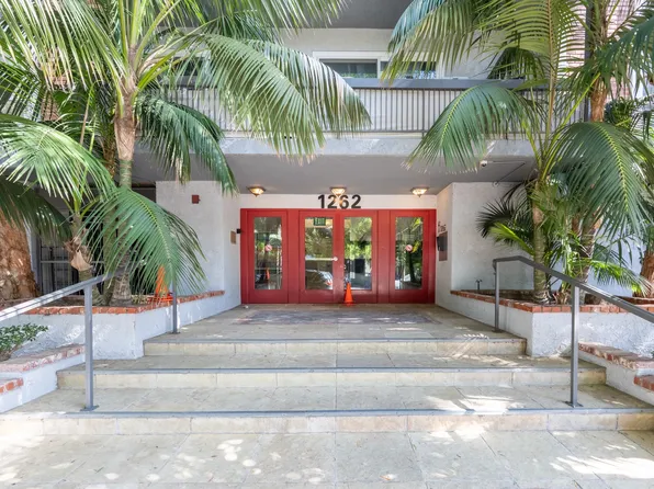 1262 S Barrington Ave APT 204, Los Angeles, CA 90025