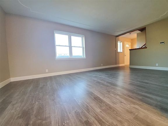 4th image of 2803 Greenhill Dr