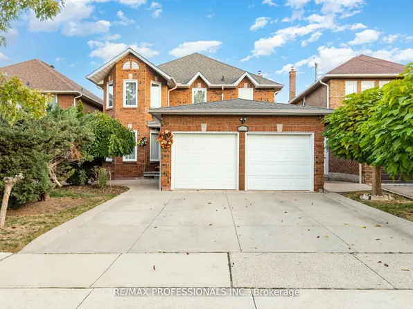 5214 Springbok Cres #B, Mississauga, ON L4Z 3J7