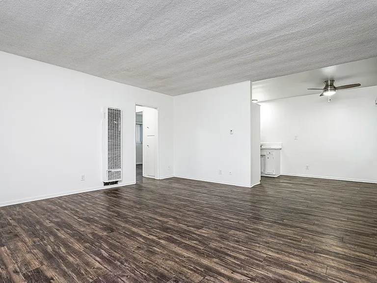 322 W Burchett St — Photo 9