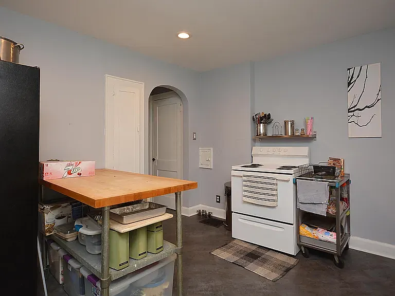 3 bed, 1200 sqft, $1,400 — Photo 2
