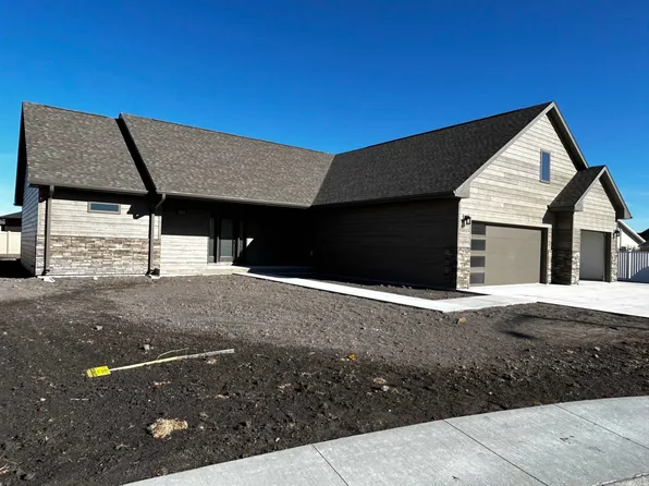 4313 Bretwood Cir, North Platte, NE 69101