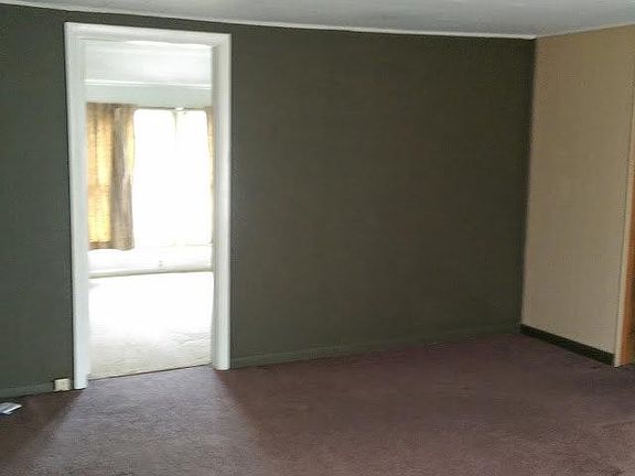 LR looking to Bedroom 3