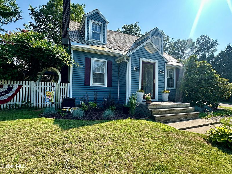 3rd image of 882 Warner Road